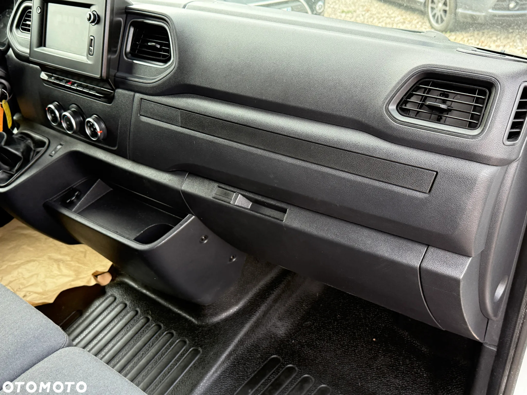 Nissan NV400 - 19