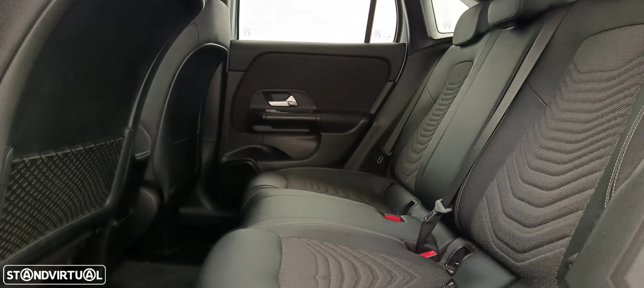Mercedes-Benz GLA 200 Standard - 28