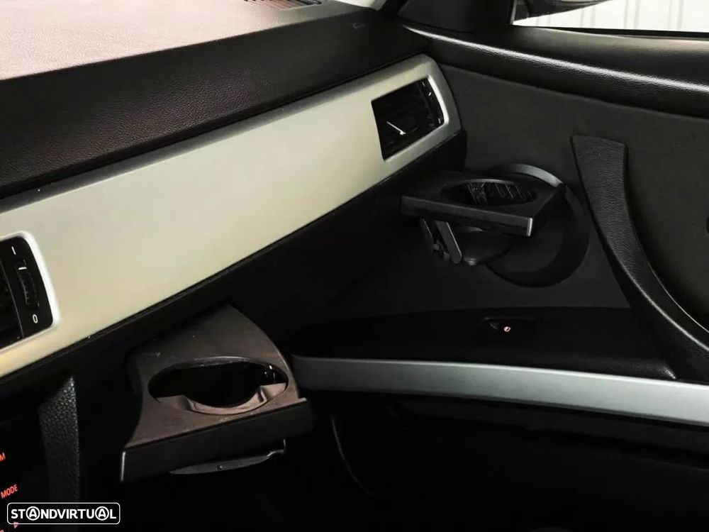 BMW 320 i Coupe - 29