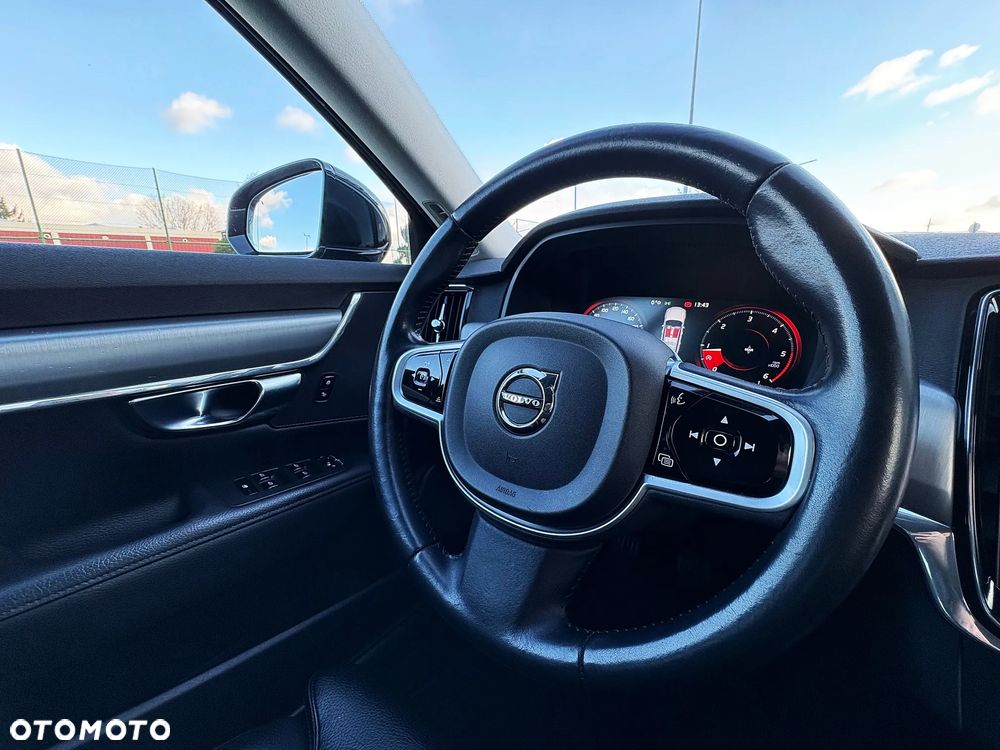 Volvo V90 D3 Momentum Pro - 27