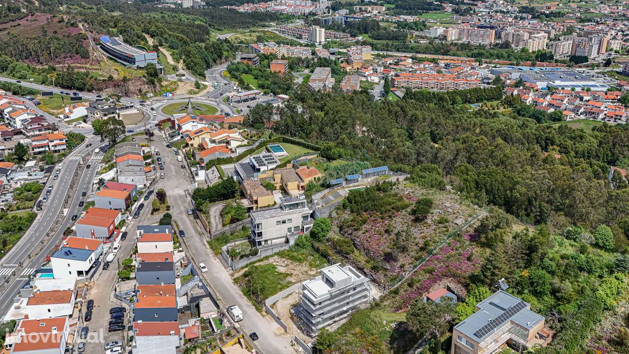 Terreno com Projeto Aprovado para Moradia de 3 Pisos com Vista Panorâm - Grande imagem: 4/21