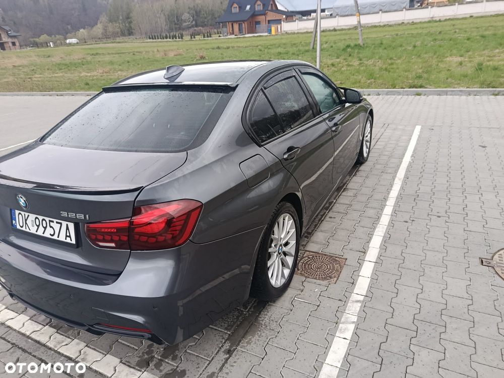 BMW Seria 3 328i - 2