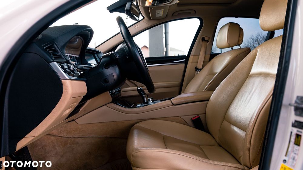 BMW Seria 5 528i - 23