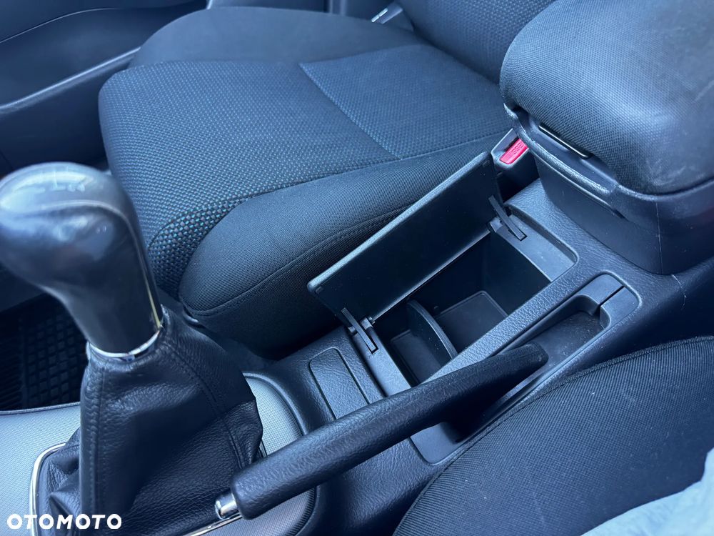 Toyota Avensis 1.8 VVT-i Executive - 22