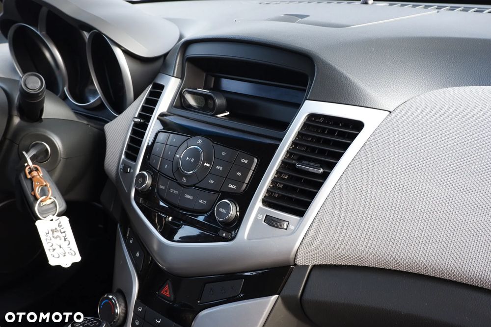 Chevrolet Cruze 1.6 LS - 6