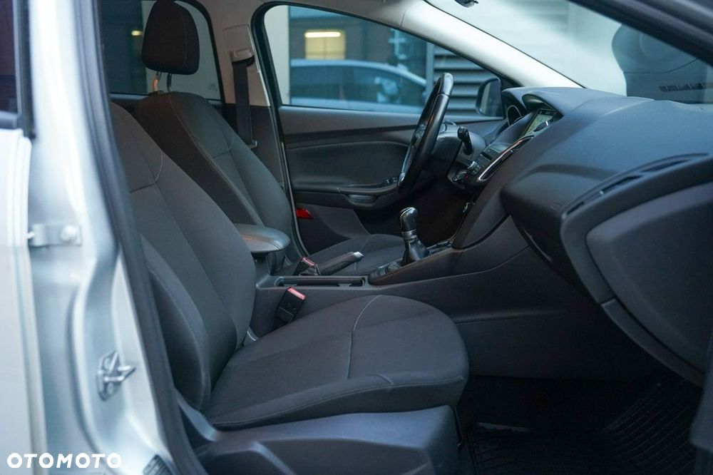 Ford Focus 1.6 Trend - 25