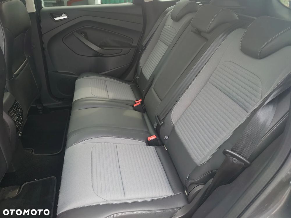 Ford Kuga 2.0 TDCi 2x4 Titanium - 17