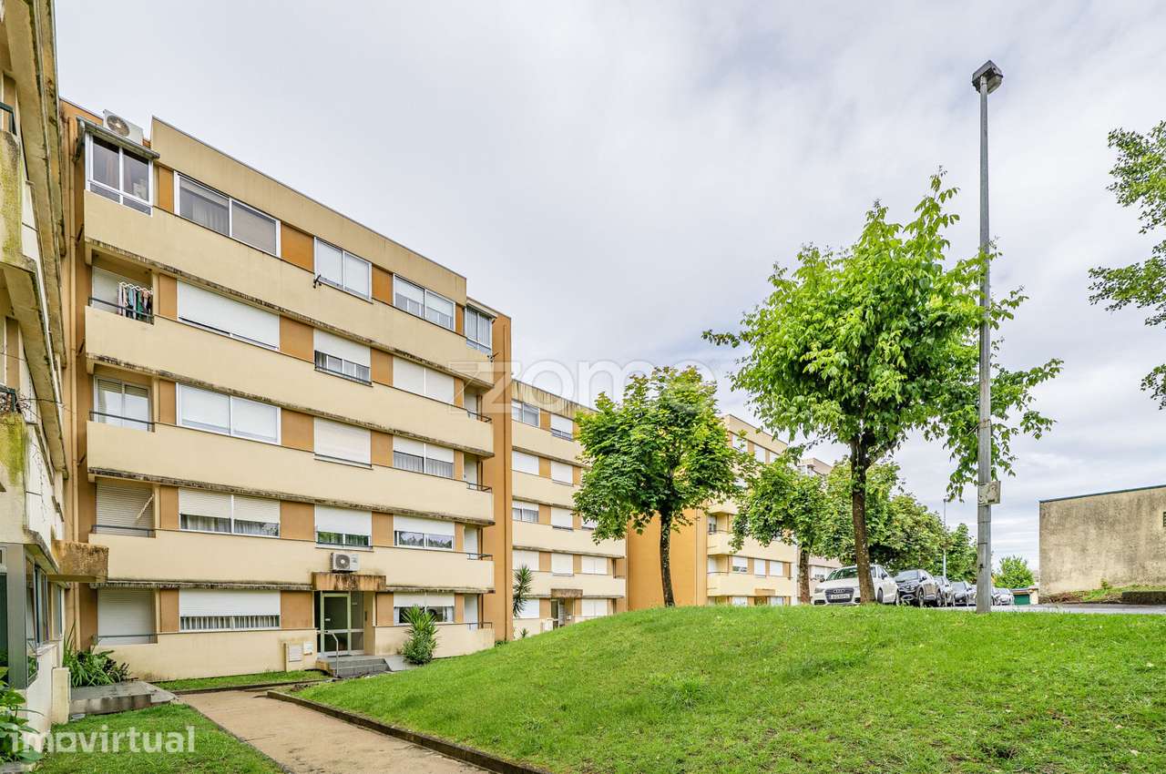 Apartamento T2 mobilado para arrendamento na Rua Magalhães Lima -Lo... - Grande imagem: 3/27
