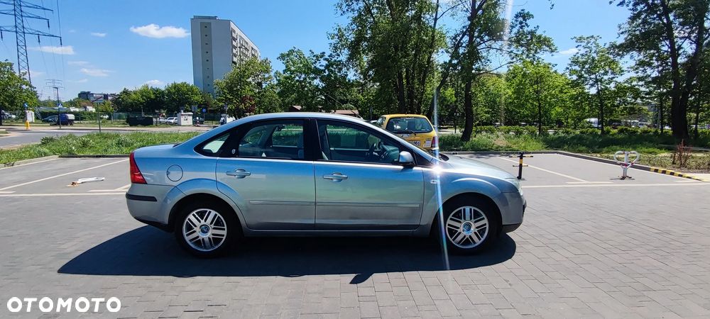 Ford Focus 1.6 16V Ghia - 4