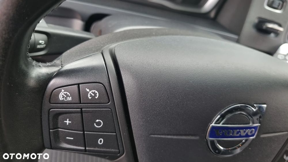 Volvo V60 D4 Geartronic Momentum - 20