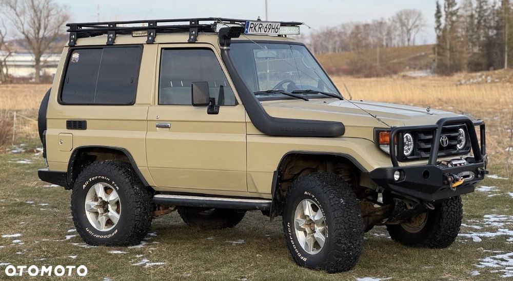 Toyota Land Cruiser - 4