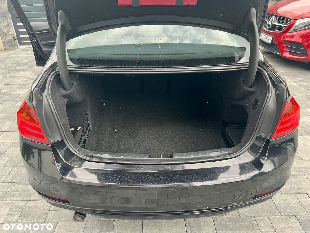 BMW Seria 3 318d xDrive Sport Line - 25