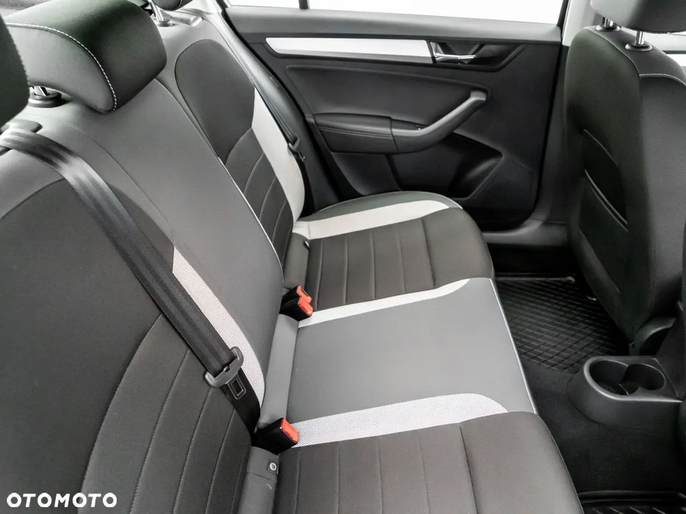 Skoda RAPID 1.0 TSI Ambition - 27