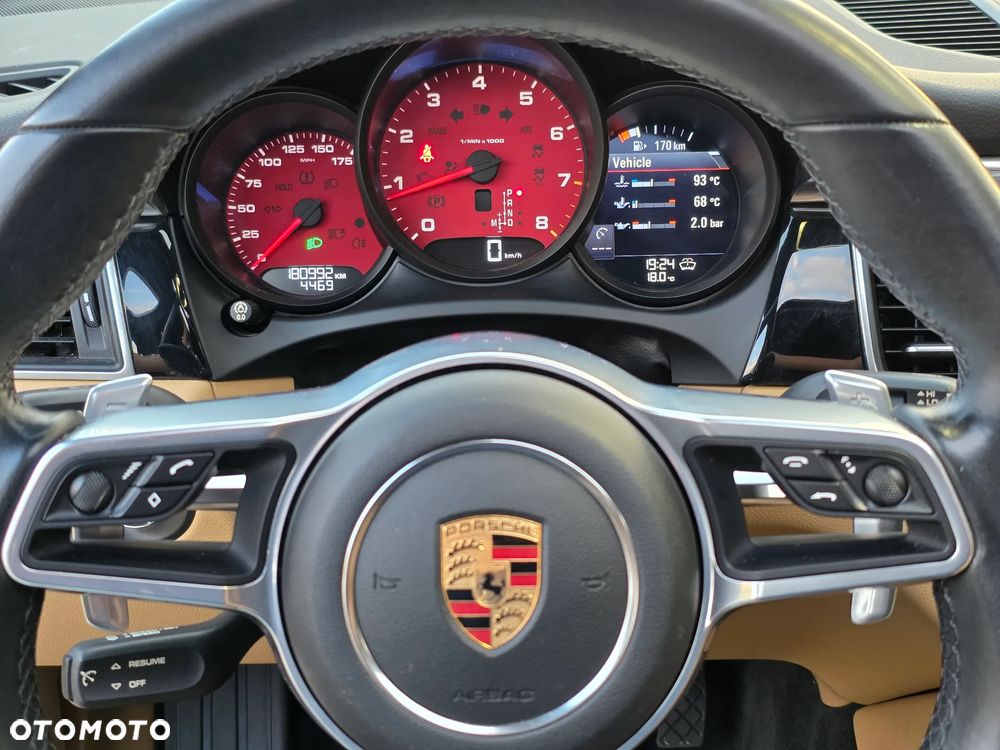 Porsche Macan - 34
