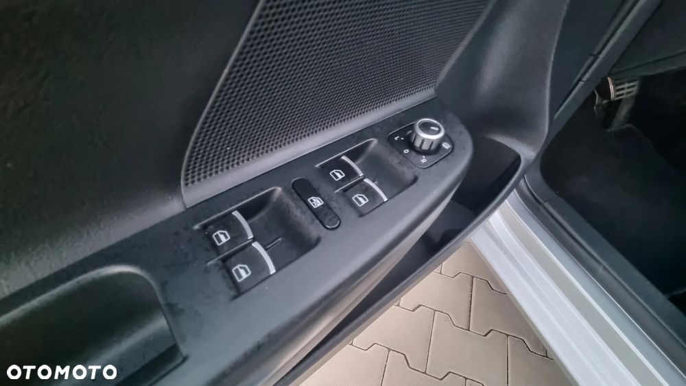 Volkswagen Golf Variant 2.0 TDI DPF DSG Highline - 14