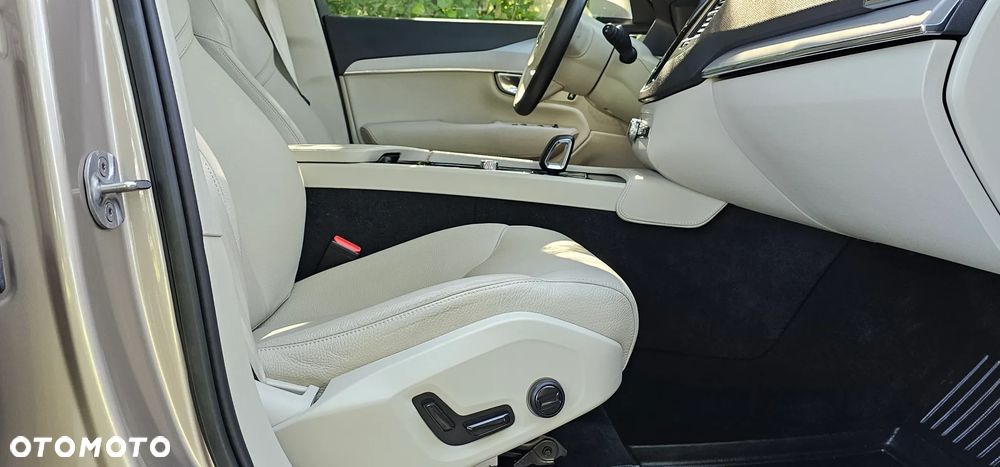 Volvo XC 90 B5 B AWD Ultra Bright - 31