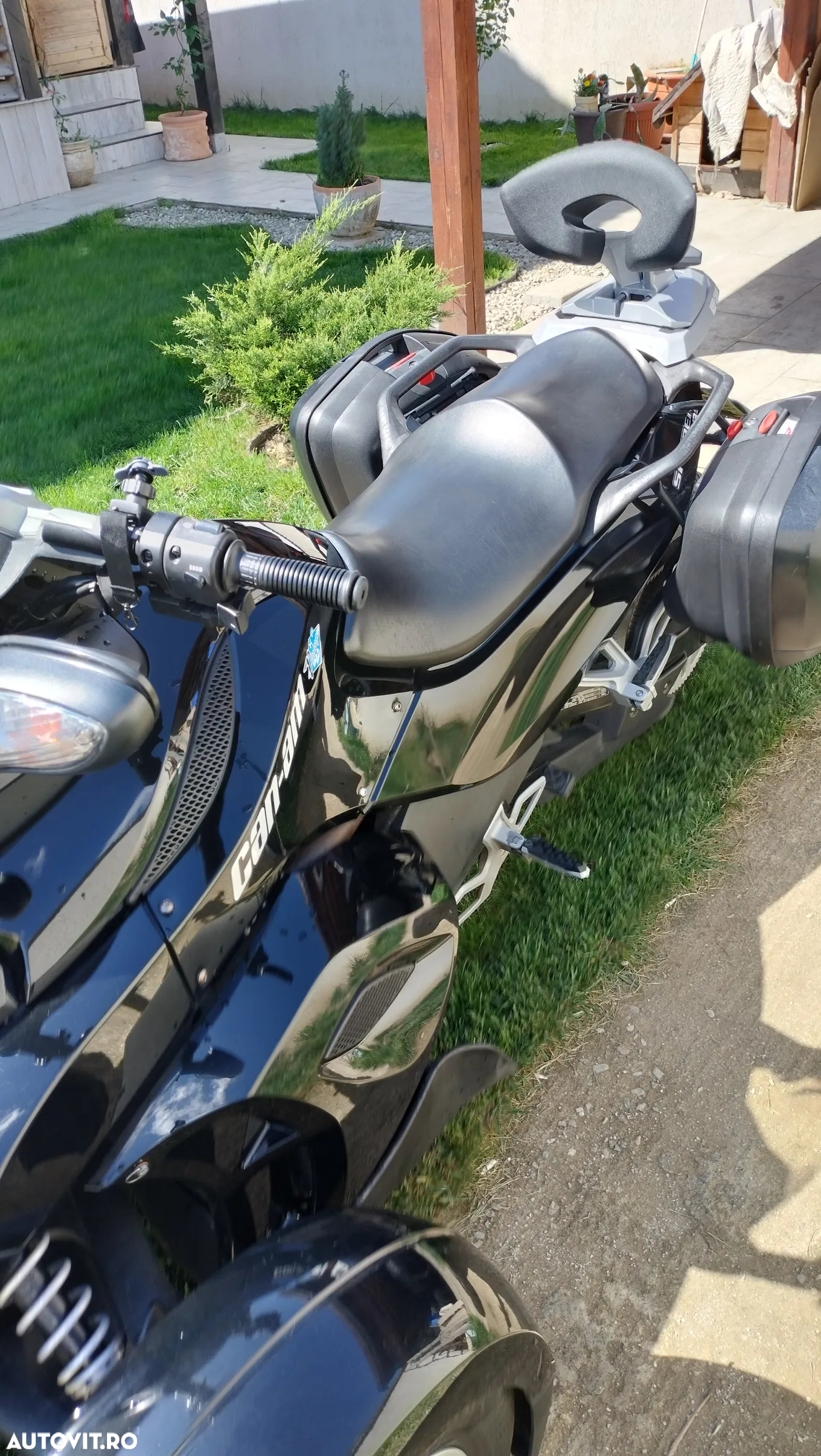 Can-Am Spyder - 16