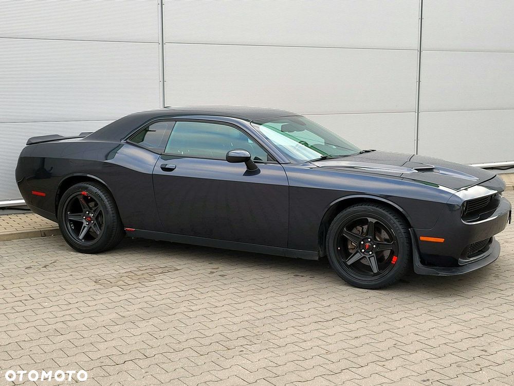 Dodge Challenger - 2