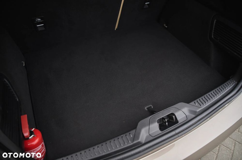 Ford Focus 1.5 EcoBlue Start-Stopp-System TITANIUM DESIGN - 24