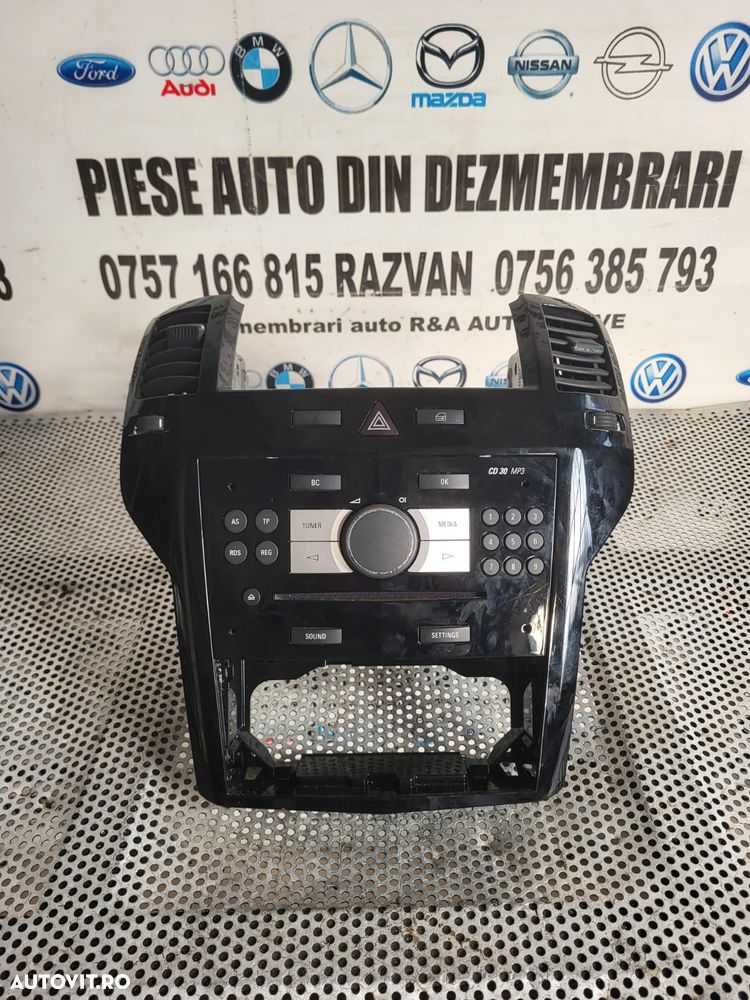 Radio CD Mp3 Cu Consola Centrala Opel Zafira B Facelift Original Dezmembrez Opel Zafira B 1.7 Cdti Euro 5 Motor A17DTR Cutie M32 Facelift - 1