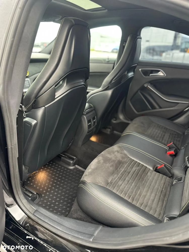 Mercedes-Benz CLA AMG 45 4Matic AMG Speedshift 7G-DCT Yellow Night Edition - 28