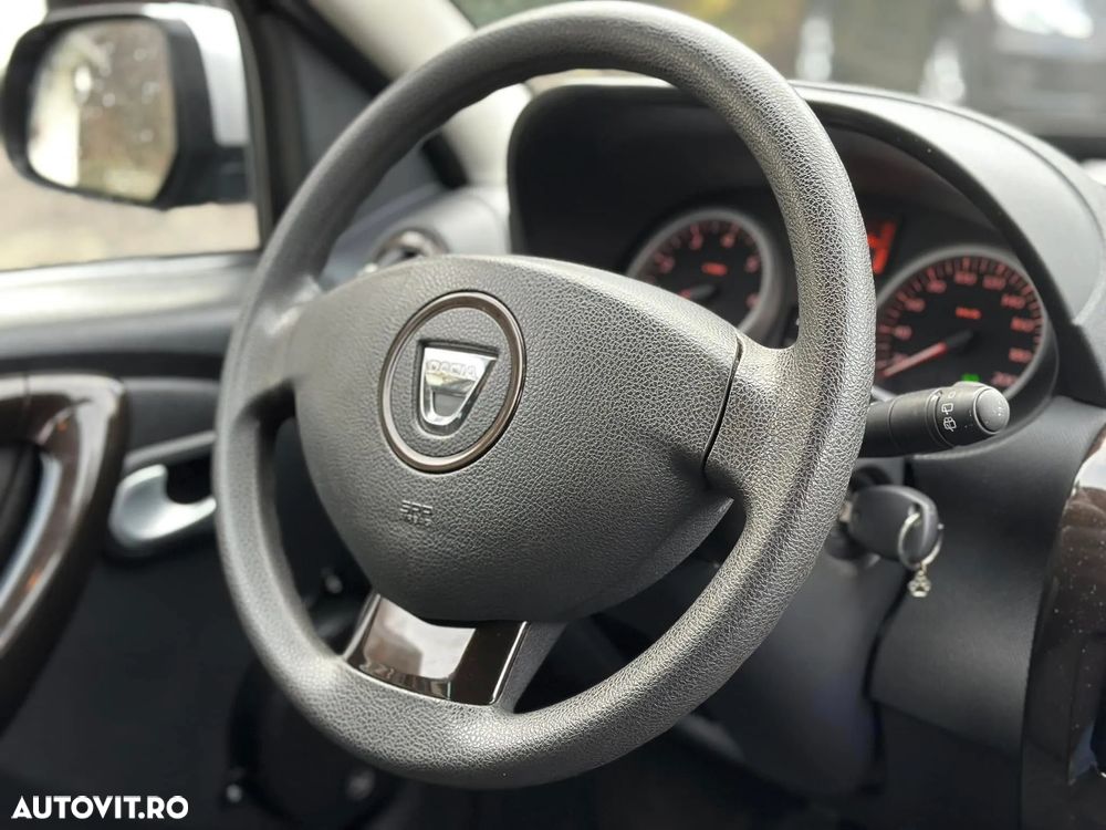 Dacia Duster dCi 110 FAP 4x4 Blackshadow - 6