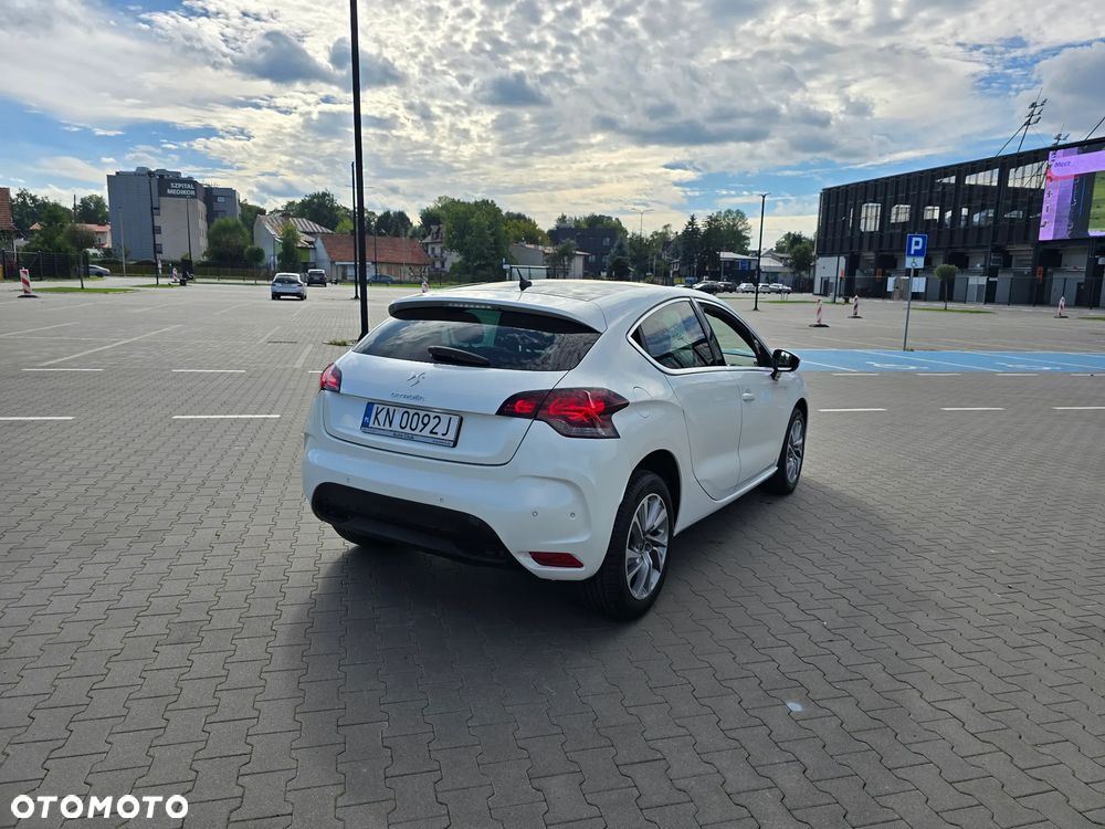 Citroën DS4 e-HDi 115 ETG6 Urban Show - 37