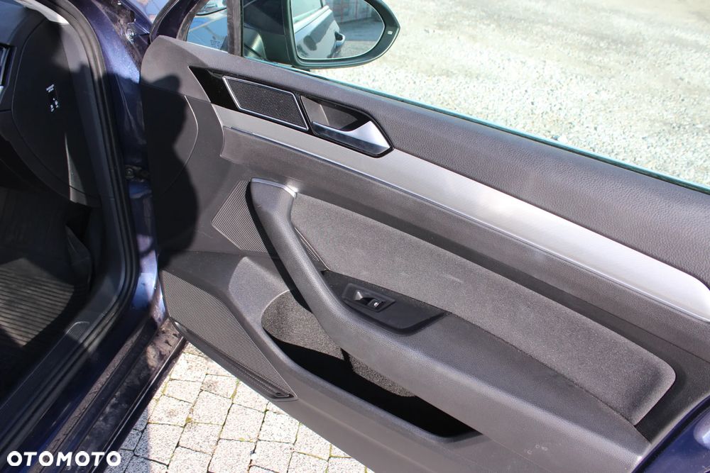 Volkswagen Passat Variant 1.6 TDI SCR DSG Comfortline - 32