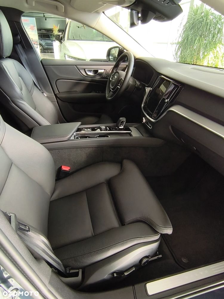 Volvo V60 B4 B Plus Dark - 10