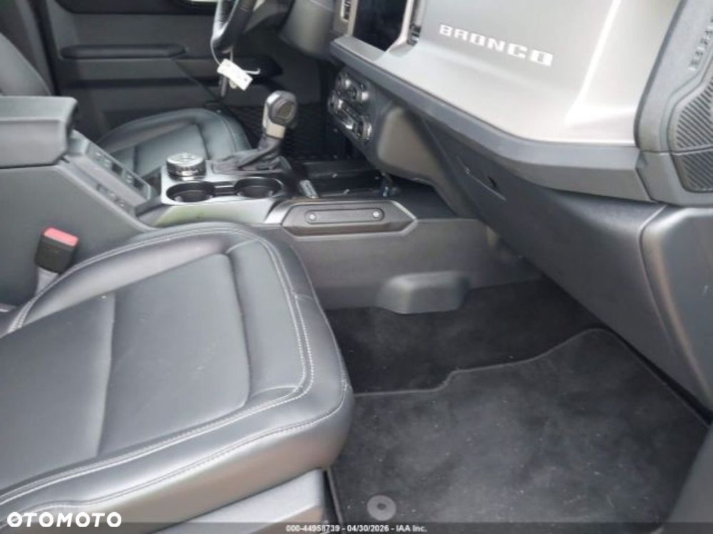 Ford Bronco - 10