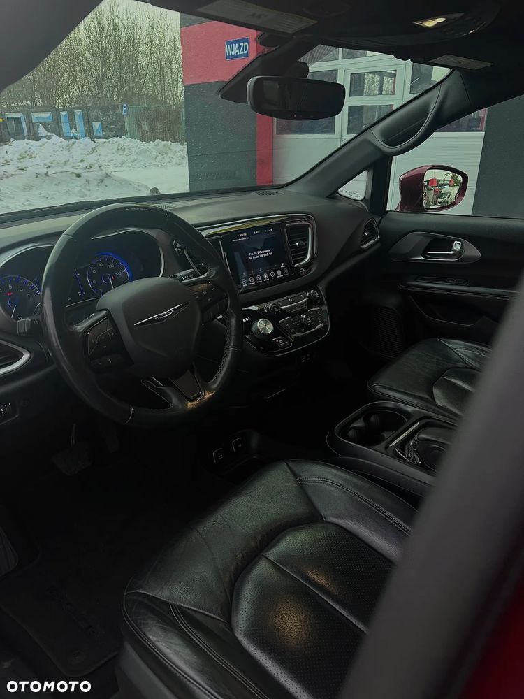 Chrysler Pacifica - 2