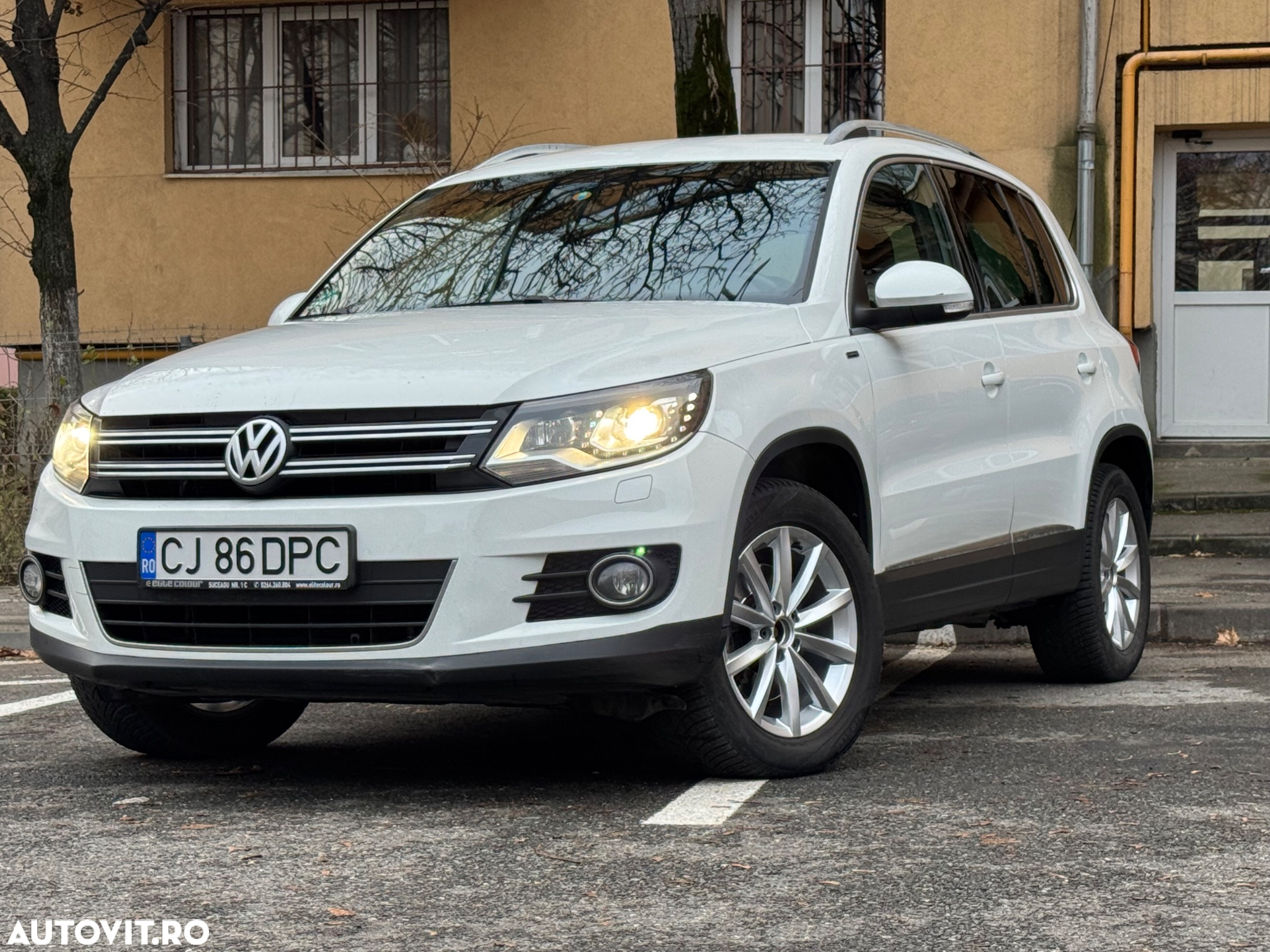 Volkswagen Tiguan 2.0 TDI DPF 4Motion BlueMotion Technology DSG Lounge Sport & Style - 5