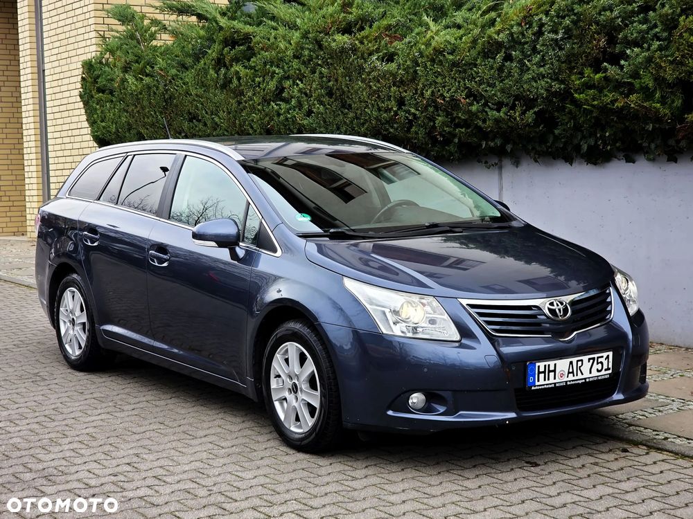 Toyota Avensis Combi 1.8 Executive - 3