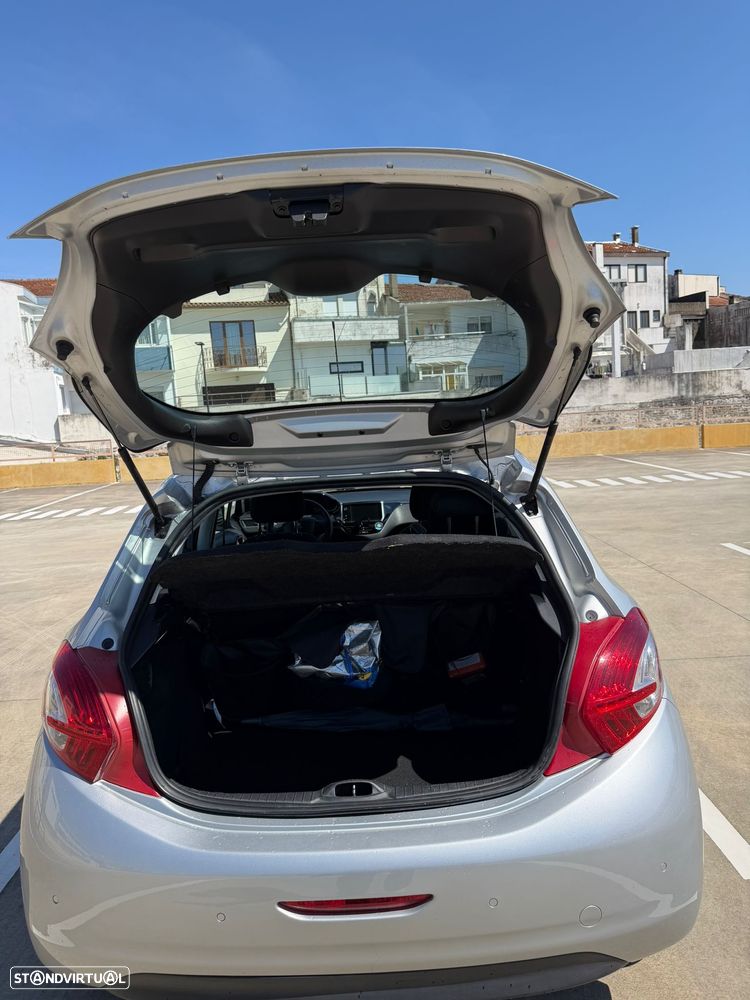 Peugeot 208 1.4 HDi Allure - 10