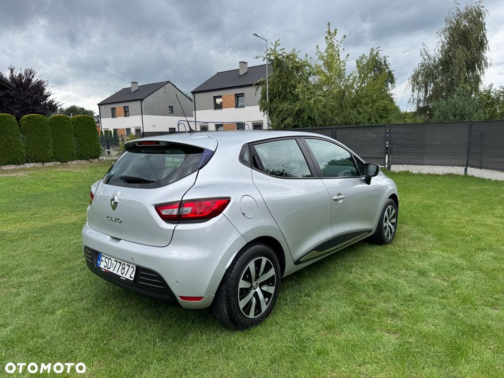 Renault Clio 1.2 16V 75 Life - 8