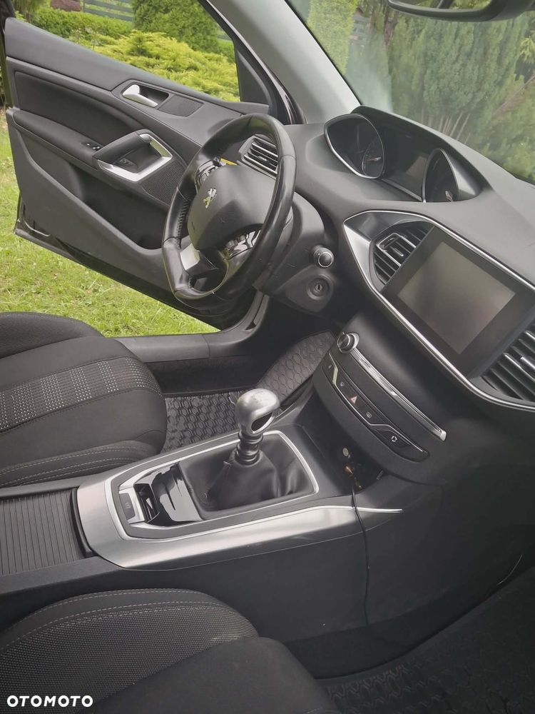 Peugeot 308 1.2 PureTech Allure S&S - 13