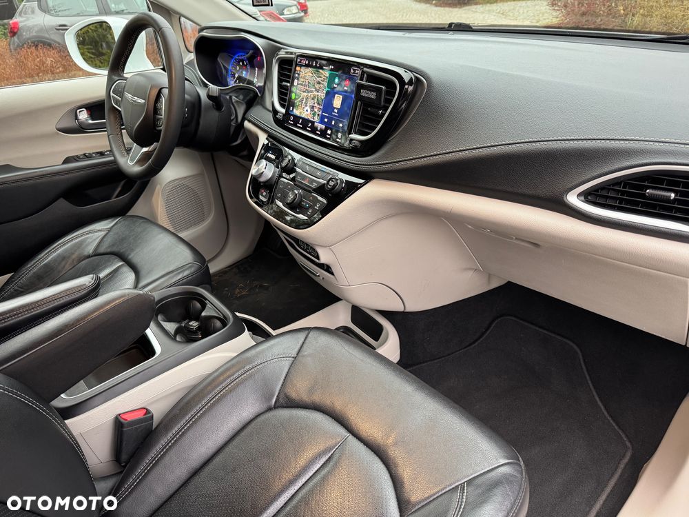 Chrysler Pacifica - 24