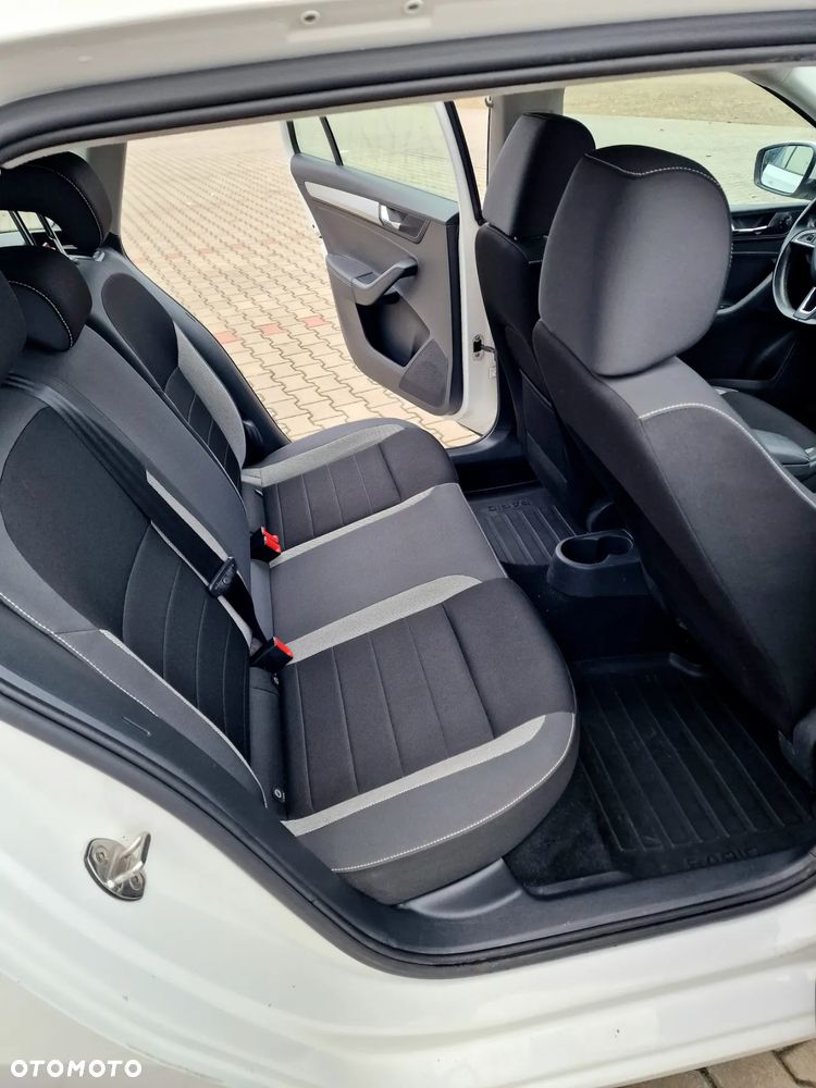 Skoda RAPID 1.4 TDI DPF Ambition - 26