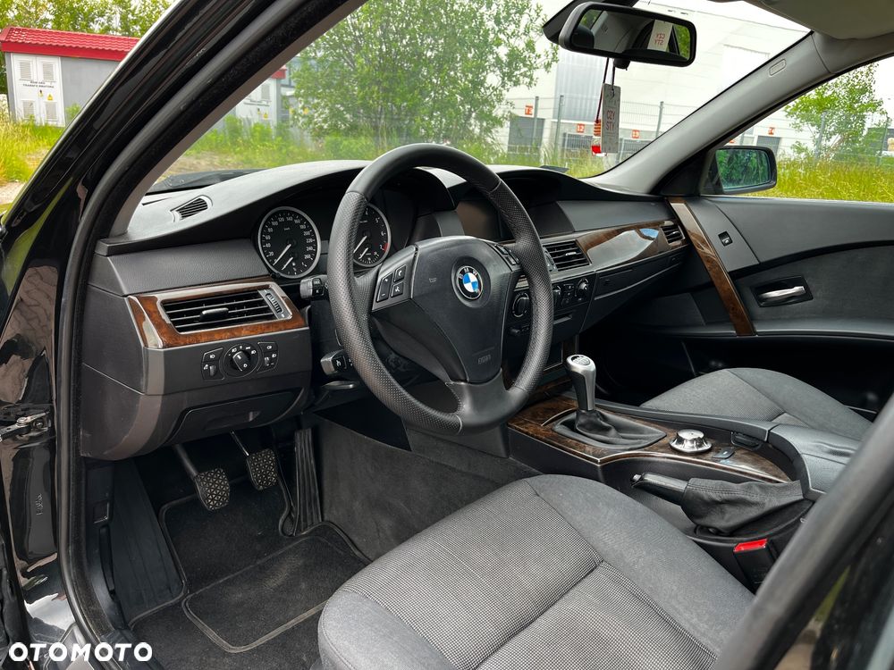 BMW Seria 5 523i - 17