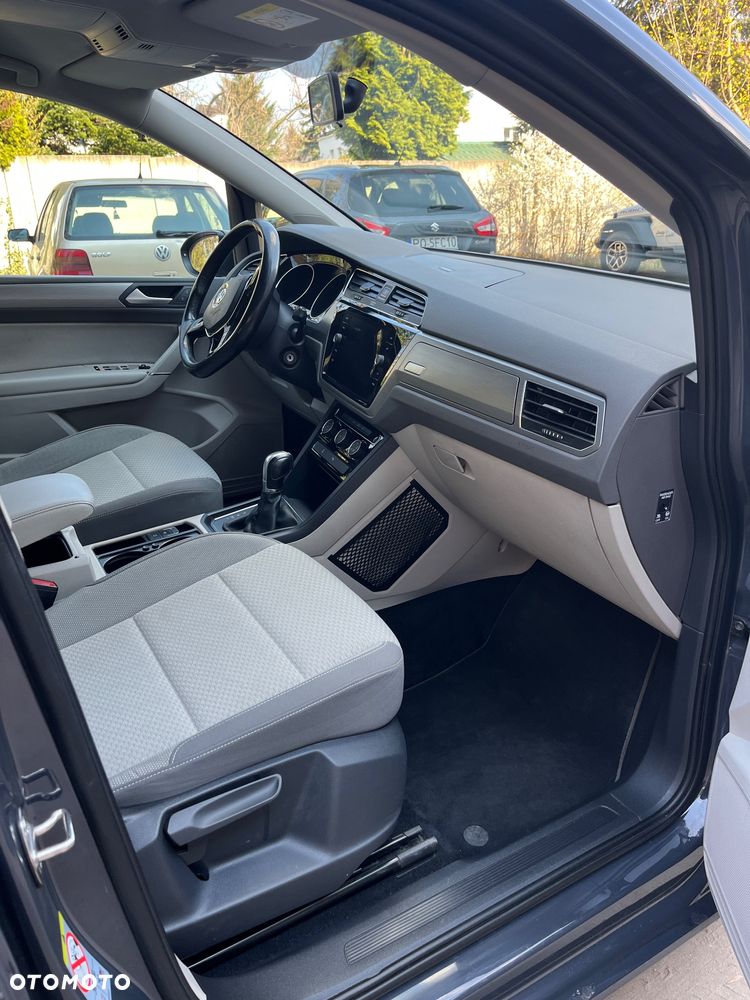 Volkswagen Touran - 5