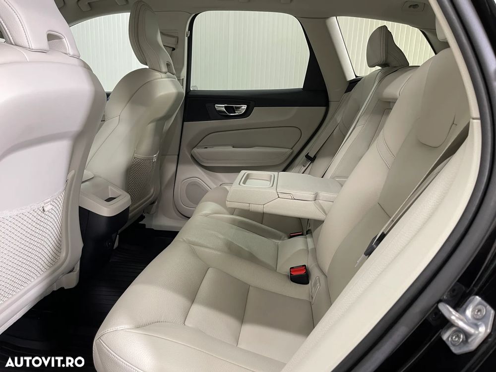 Volvo XC 60 B4 MHEV AWD Inscription - 12