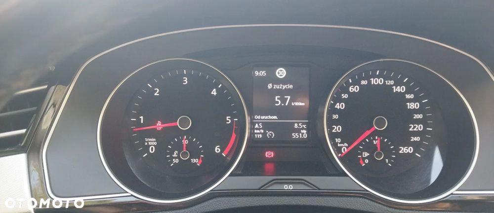 Volkswagen Passat - 24