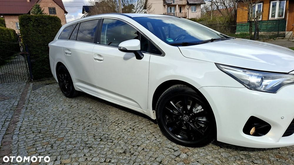 Toyota Avensis 2.0 D-4D Premium - 11
