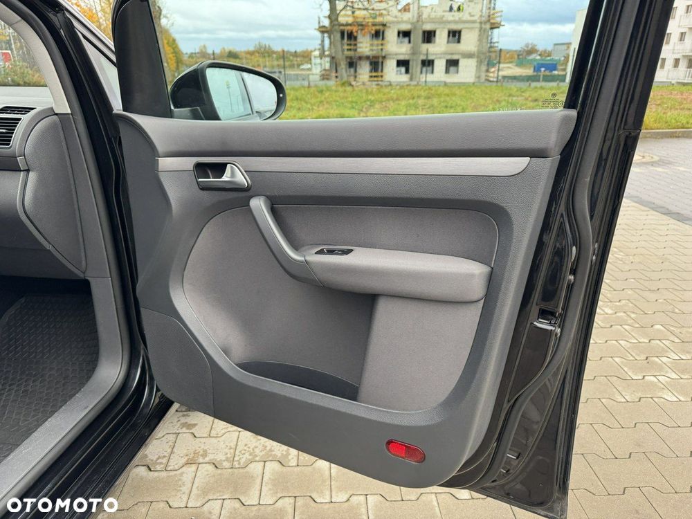 Volkswagen Touran 1.6 TDI DPF BlueMotion Technology Highline - 32