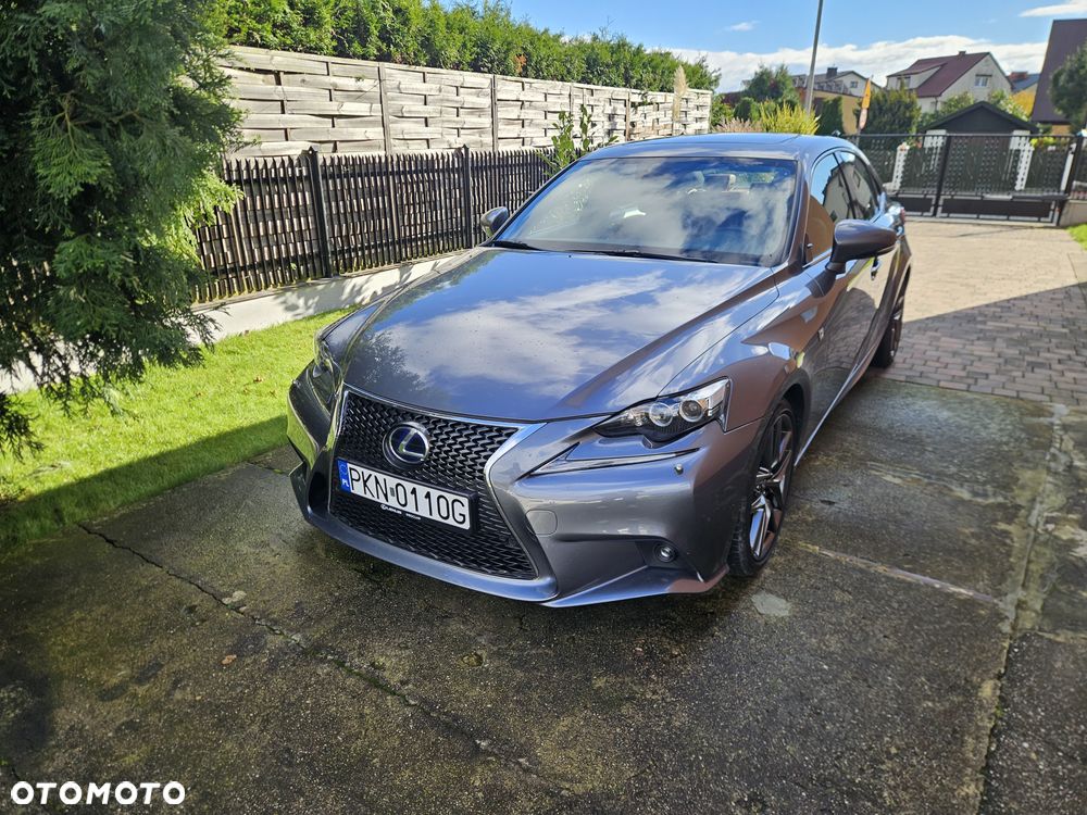 Lexus IS F Sport - 3