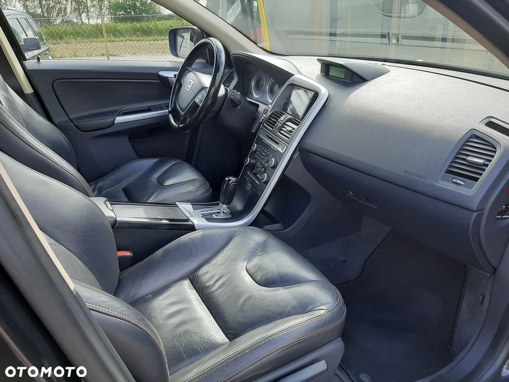Volvo XC 60 D5 AWD Momentum - 28