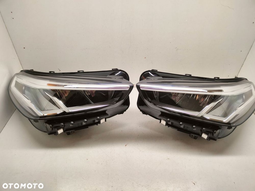 bmw x1 u11 komplet lamp przednich 5a9a221-01, 5a9a222-01 - 1