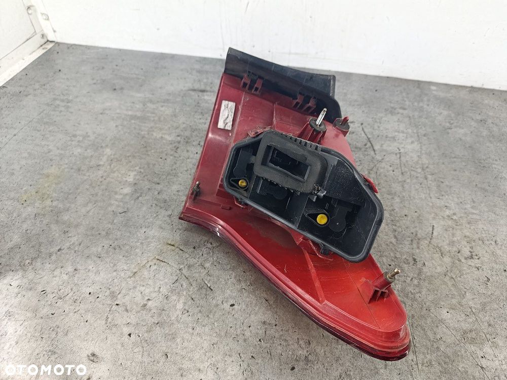 LAMPA TYLNA LEWA PEUGEOT 407 SW 9641948780 KOMBI - 3