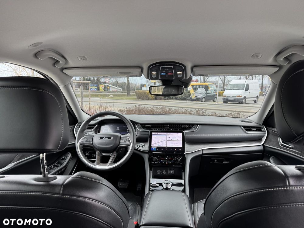 Jeep Grand Cherokee - 16