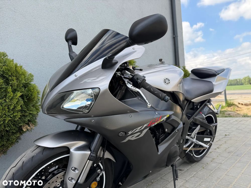 Yamaha R1 - 8